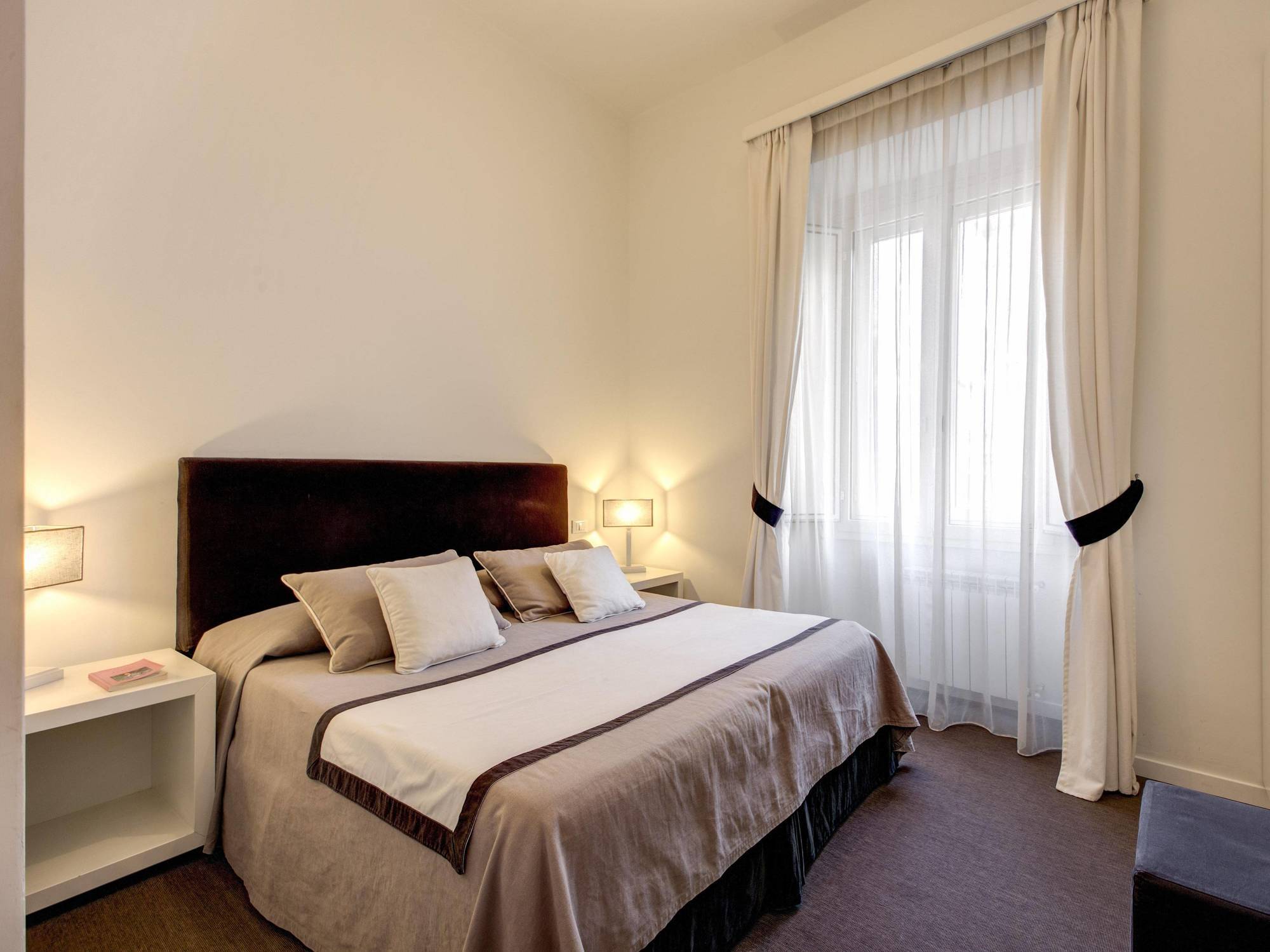 Отель Residenza Bourbon Рим Экстерьер фото